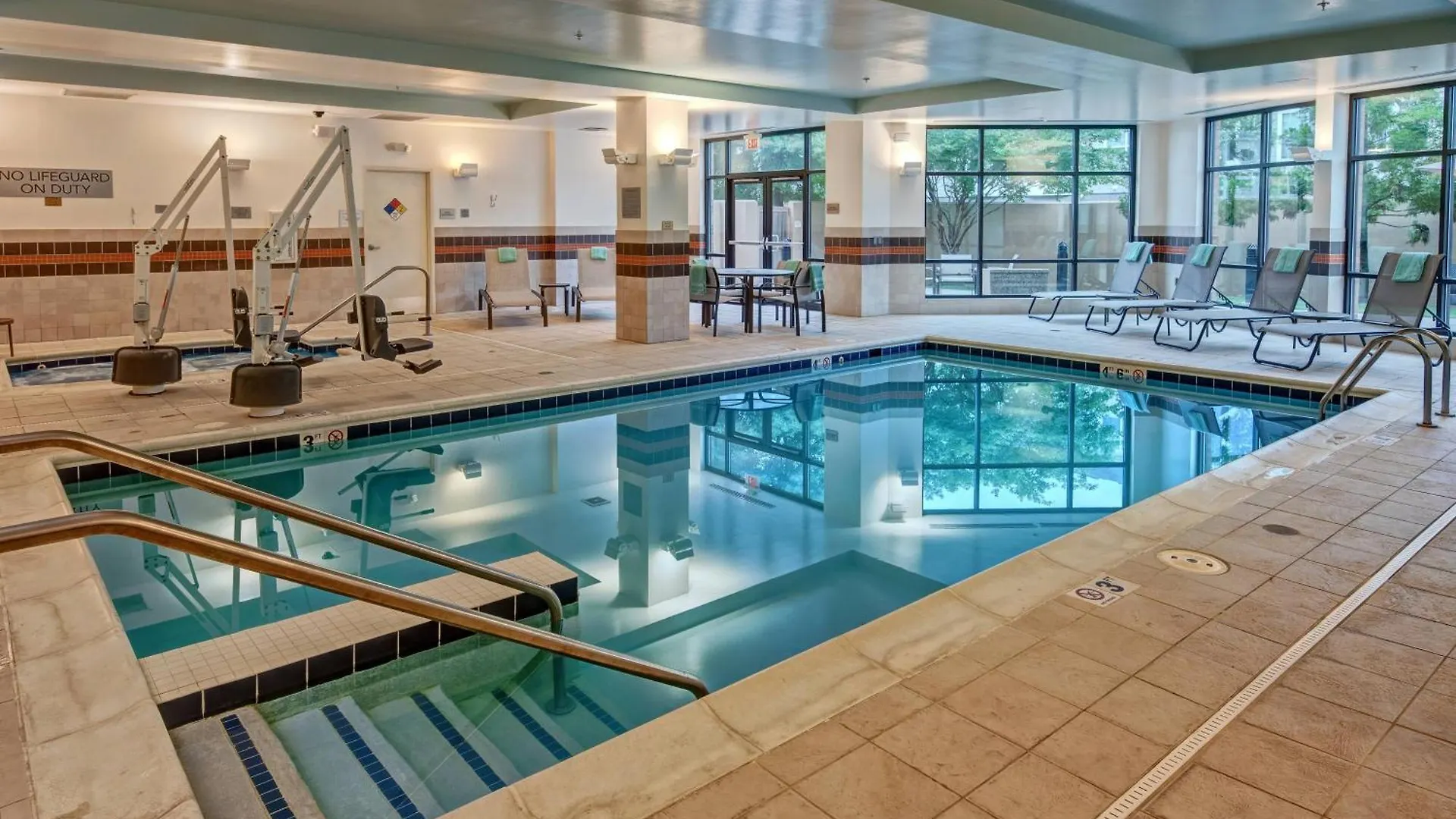 Courtyard Newport News Airport Hotell