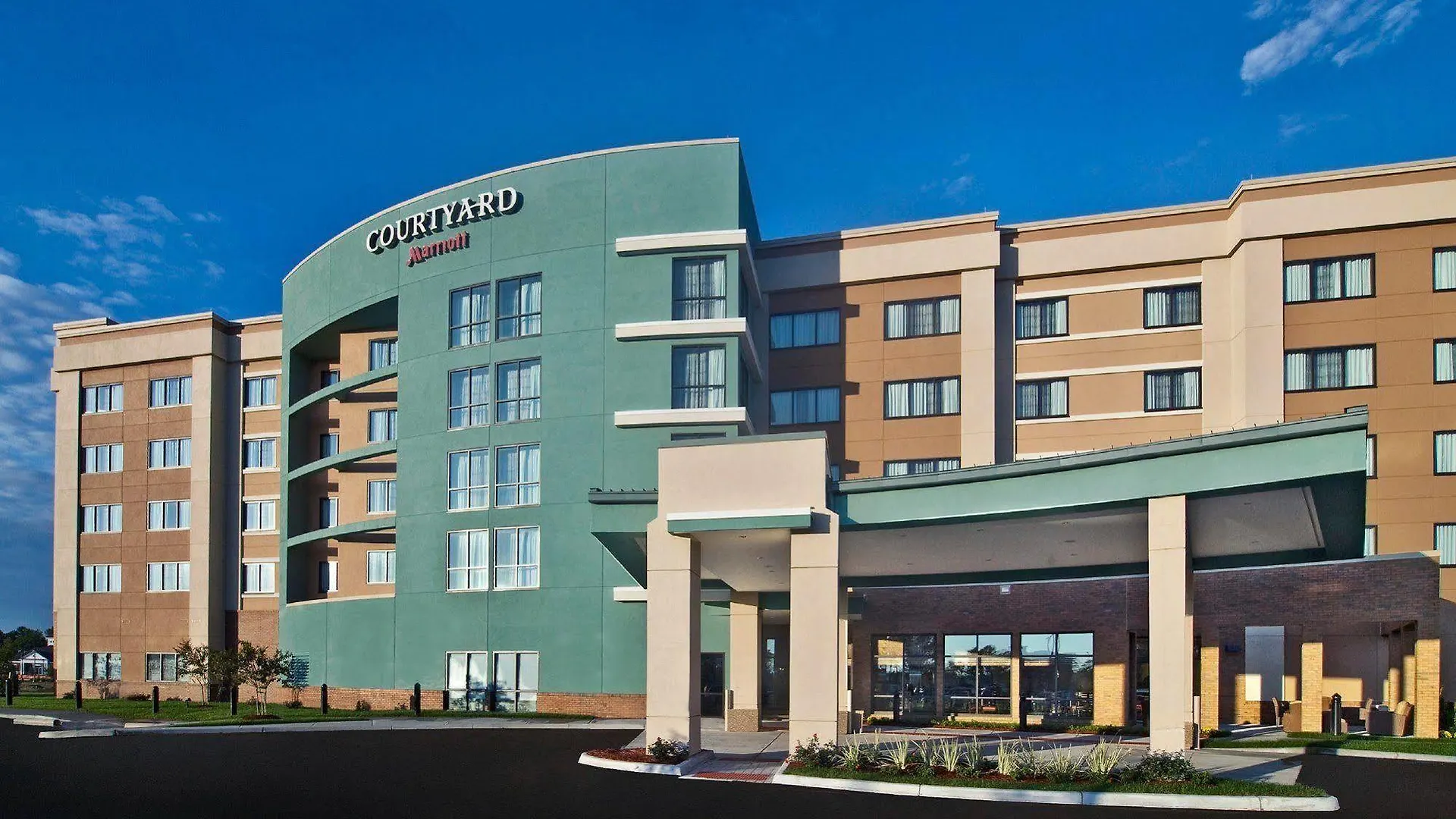 Courtyard Newport News Airport Hotell